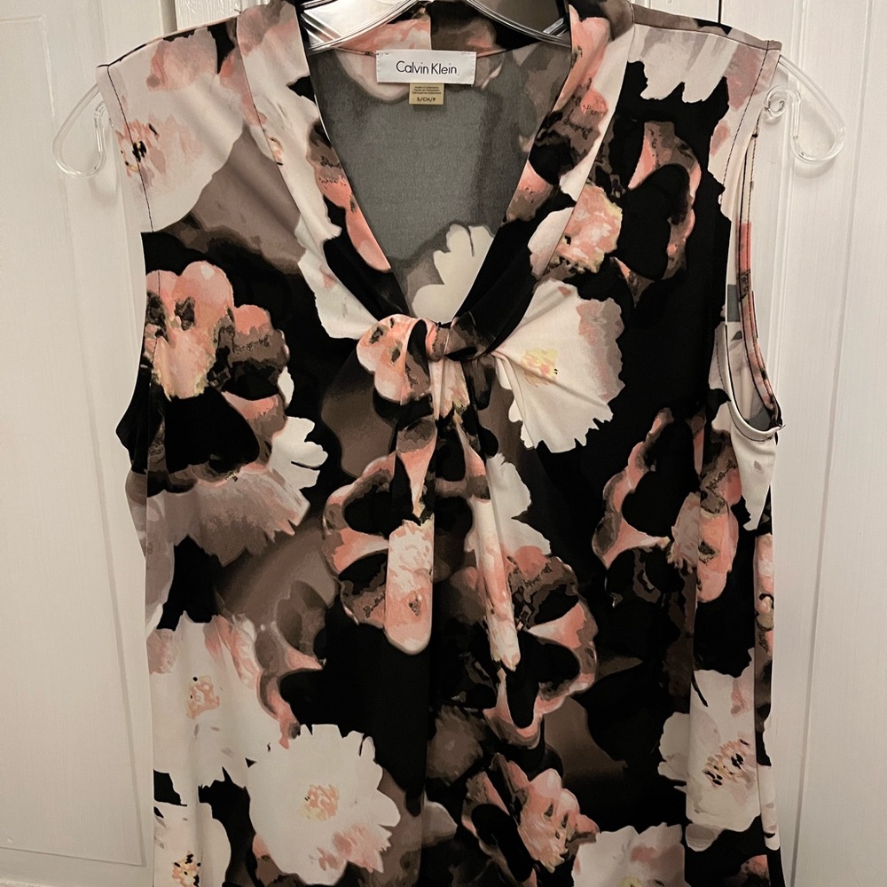 Women’s sleeveless blouse